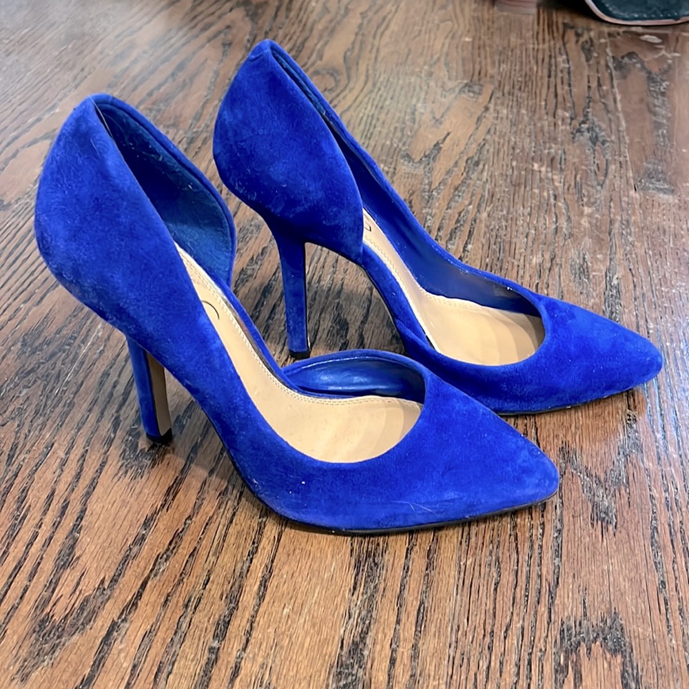 Cobalt BCBG Paris suede pumps. Sz 7/37